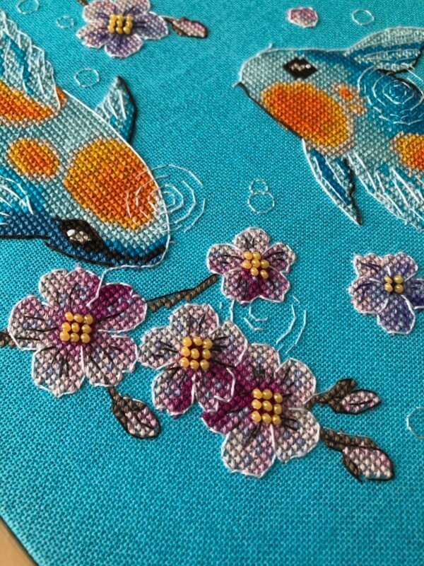 image3(4) Close‑up of koi fish embroidery